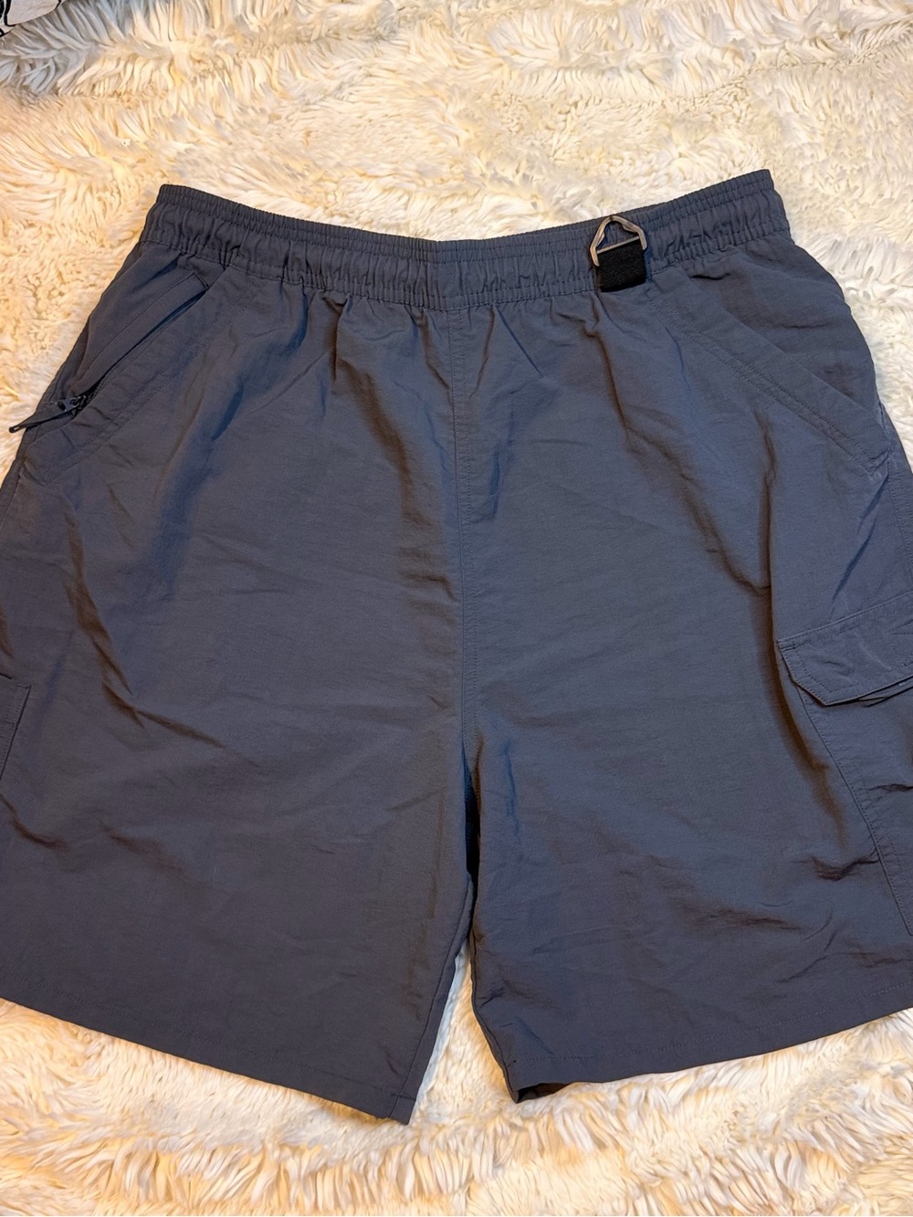 Against the elements men’s size large cargo style outdoor Gray Shorts